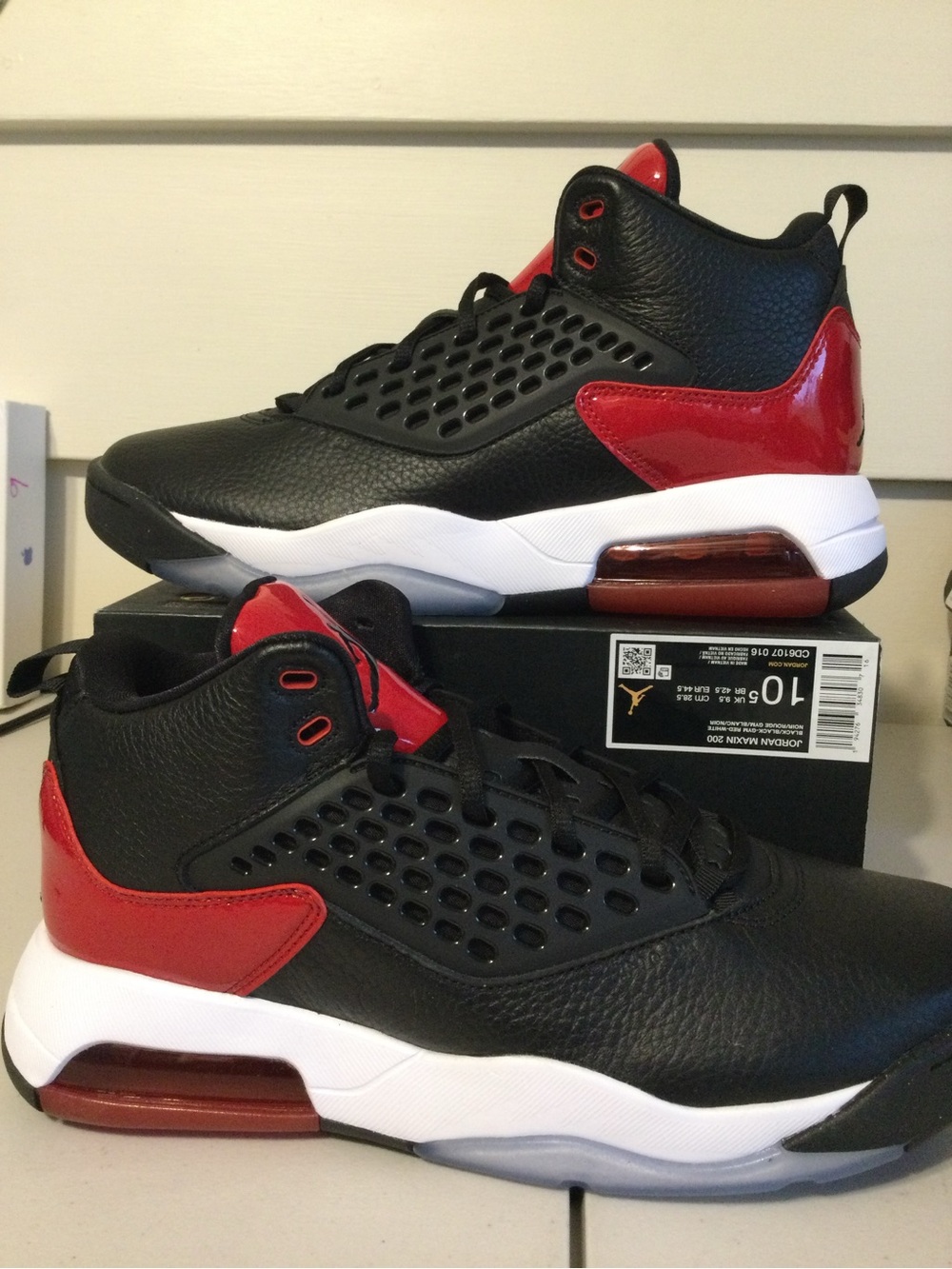 Jordan Men's Black and Red High-Top Athletic Sneakers
